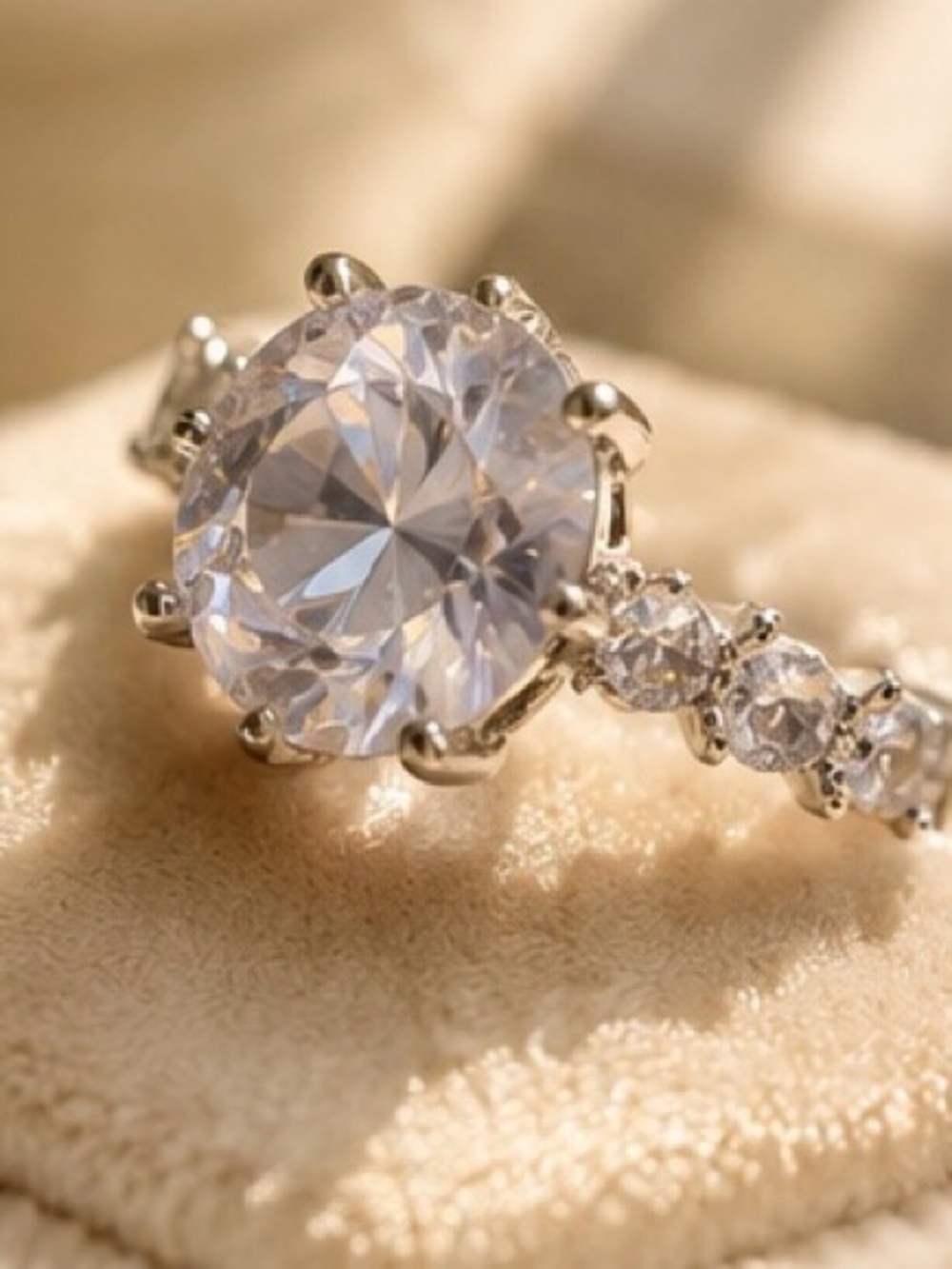 ✨ Gorg CZ Round-Cut - stones all the way around size 8 💍 💎 - Picture 2 of 4